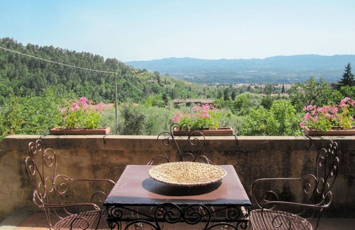 Pian di Sco House | Beautiful apartment in villa for 4 people with pool, WIFI, TV and terrace