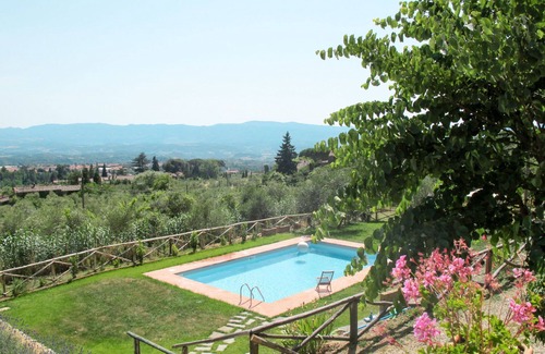 Pian di Sco House | Beautiful apartment in villa for 4 people with pool, WIFI, TV and terrace