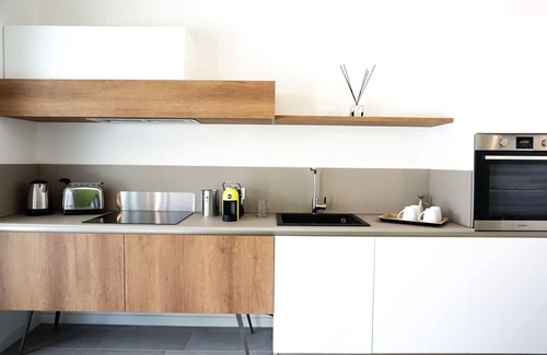 Laureto Villa | Beautiful apartment in villa with WIFI, hot tub, A/C, TV, veranda and parking, close to Alberobe.