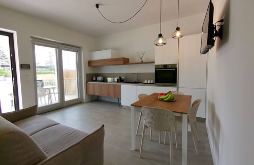 Laureto Villa | Beautiful apartment in villa with WIFI, hot tub, A/C, TV, veranda and parking, close to Alberobe.