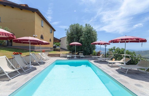 Montebonello Apartment | Beautiful apartment for 8 people with WIFI, pool, TV, pets allowed, panoramic view and parking