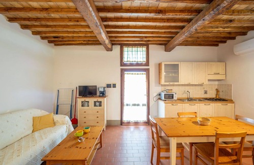 Montebonello Apartment | Beautiful apartment for 4 people with pool, A/C, WIFI, TV, pets allowed and panoramic view