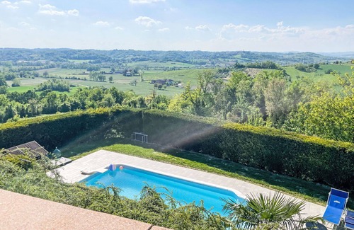 Portacomaro Apartment | Beautiful apartment with A/C, pool, WIFI, TV, terrace, pets allowed, panoramic view and parking