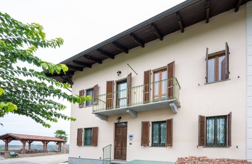 Portacomaro Apartment | Beautiful apartment with A/C, pool, WIFI, TV, terrace, pets allowed, panoramic view and parking