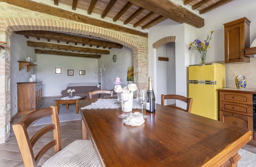 Radicondoli Villa | Beautiful apartment in villa for 4 people with pool, WIFI, veranda and panoramic view