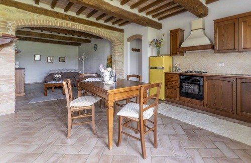 Radicondoli Villa | Beautiful apartment in villa for 4 people with pool, WIFI, veranda and panoramic view