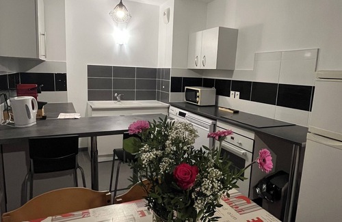 Faubourg-Raines Apartment | Beautiful apartment 4 people Cité gastronomique