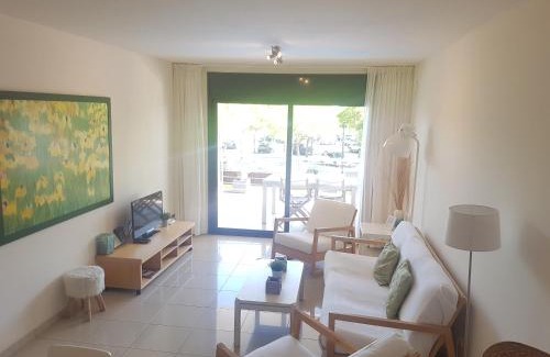 Santa Margarida Apartment | Beautiful apartment 75m2 with view at the beach, pool, parking