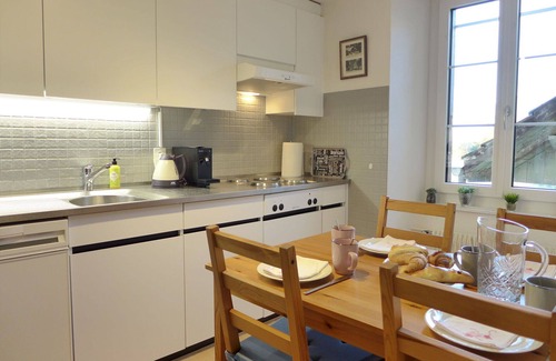 Unterseen Apartment | Beautiful apartment for 4 people with WIFI, TV, patio and parking