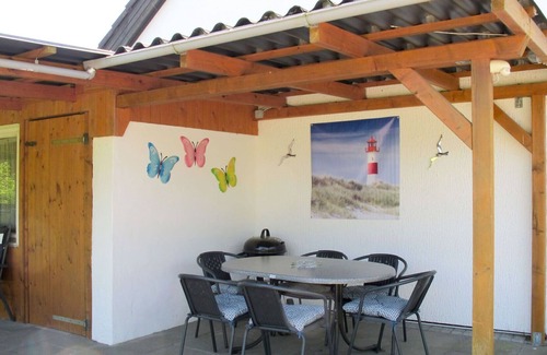 Otterndorf Apartment | Beautiful apartment for 4 guests with WIFI, TV, terrace, pets allowed and parking