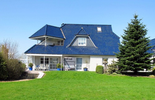 Wangerland Apartment | Beautiful apartment for 4 people with WIFI, TV, patio and parking
