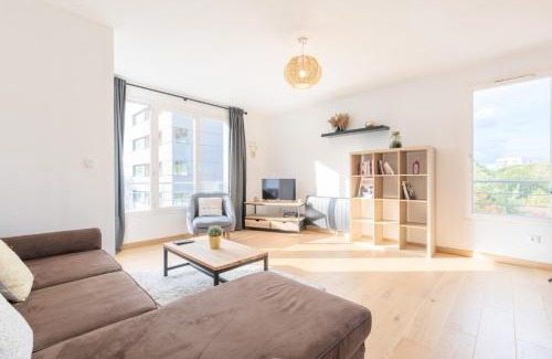 Saint-Maurice Pellevoisin Apartment | Beautiful apartment equipped near train parking