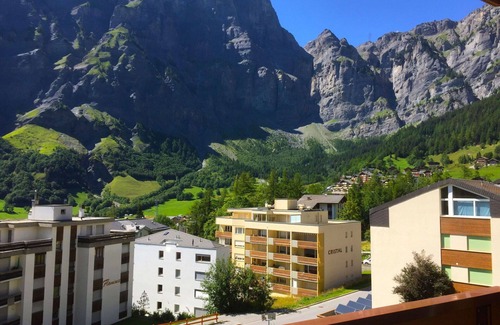 Leukerbad Apartment | Beautiful apartment for 4 people with hot tub, WIFI, TV, balcony and parking