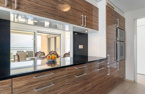 Montreux City Centre Apartment | Beautiful apartment for 6 people with WIFI, pool, TV, balcony and panoramic view