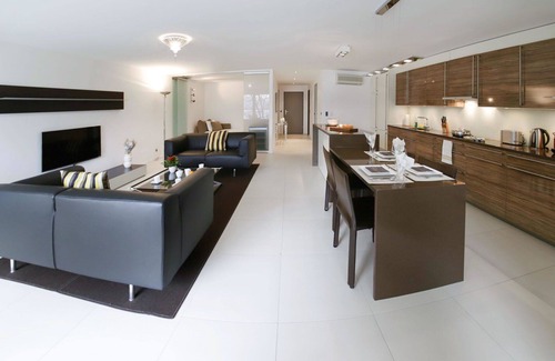 Montreux Apartment | Beautiful apartment for 3 people with pool, WIFI, A/C, TV, terrace and panoramic view
