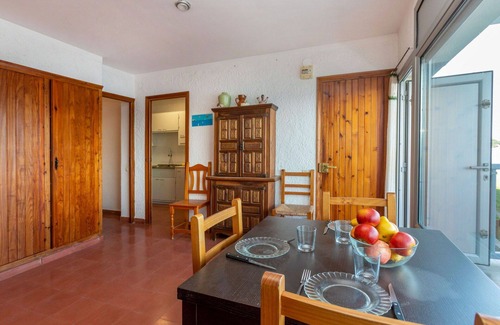 L'Escala Apartment | Beautiful apartment for 2 people with TV and balcony