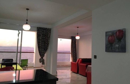 Oued Alian Apartment | Beautiful apartment: feet on the water