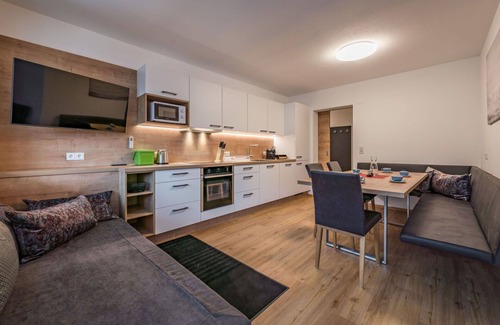 Hippach Apartment | Beautiful apartment for 8 guests with WIFI, TV, terrace and pets allowed