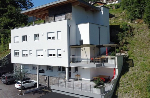 Hippach Apartment | Beautiful apartment for 8 guests with WIFI, TV, terrace and pets allowed