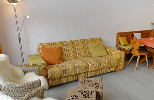 Valbella Apartment | Beautiful apartment for 4 guests with WIFI, TV, balcony, panoramic view and parking