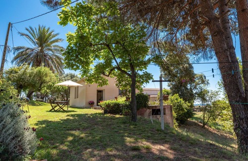Cervione Apartment | Beautiful apartment for 6 guests with WIFI, A/C, TV, patio, pets allowed, panoramic view and par.