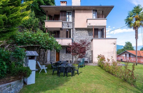 Aurogna Apartment | Beautiful apartment for 9 guests with hot tub, WIFI, TV, patio, pets allowed and parking