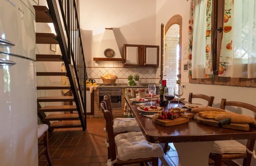 Peccioli Apartment | Beautiful apartment for 7 guests with pool, A/C, WIFI, TV, pets allowed, panoramic view and park.