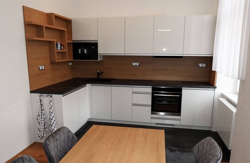 Brno-stred Apartment | Beautiful apartment for 2 people with WIFI, hot tub, TV, patio and parking
