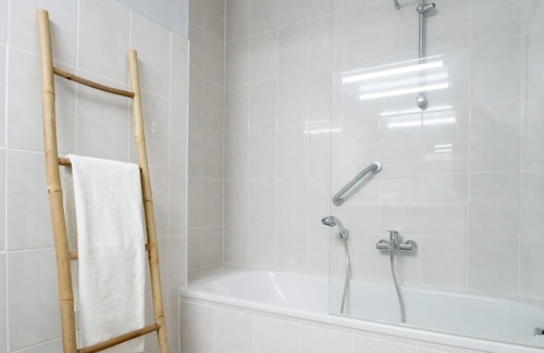 Bredene Apartment | Beautiful apartment for 4 guests with WIFI, TV, balcony and pets allowed