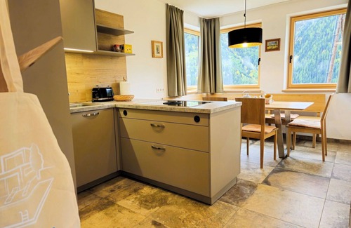 Landeck Apartment | Beautiful apartment for 4 guests with WIFI, TV, balcony and pets allowed