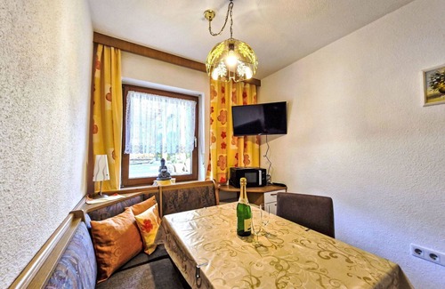 Karres Apartment | Beautiful apartment for 2 guests with WIFI, TV, patio and pets allowed