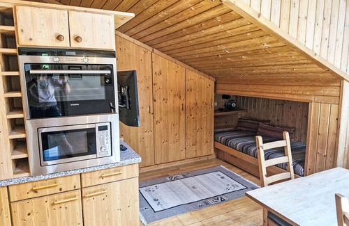 Prutz Apartment | Beautiful apartment for 8 guests with WIFI, TV and balcony