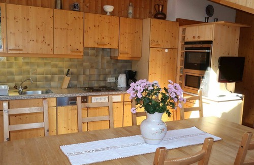Prutz Apartment | Beautiful apartment for 8 guests with WIFI, TV and balcony