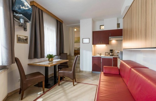 Stummerberg Apartment | Beautiful apartment for 4 people with WIFI, pool, TV, balcony and pets allowed