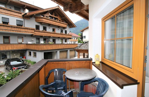 Stummerberg Apartment | Beautiful apartment for 4 people with WIFI, pool, TV, balcony and pets allowed