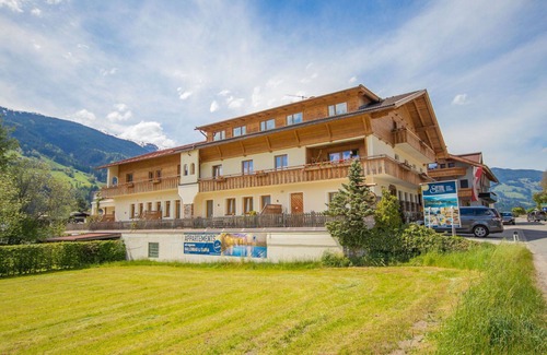 Stummerberg Apartment | Beautiful apartment for 4 people with WIFI, pool, TV, balcony and pets allowed