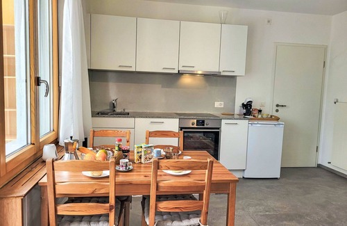 Losone Apartment | Beautiful apartment for 3 people with WIFI, TV, balcony, pets allowed, panoramic view and parking