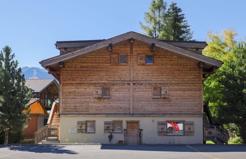 Chesieres Apartment | Beautiful apartment for 6 people with hot tub, WIFI and balcony
