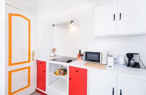 Carretera de Cadiz Apartment | Beautiful apartment for 2, beach, restaurants, shops 1 step away,