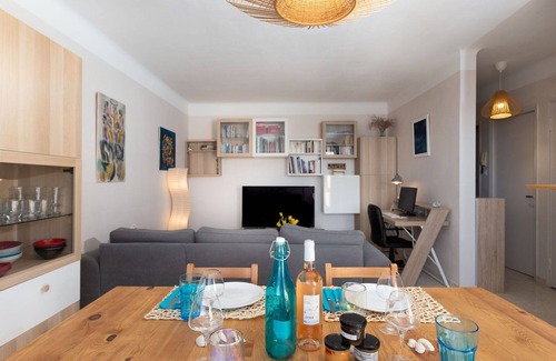 Lunel Apartment | Beautiful apartment for 2 people with WIFI, A/C, TV, terrace and parking