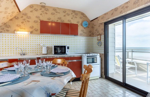 Pirou Apartment | Beautiful apartment for 4 people with TV, balcony and parking