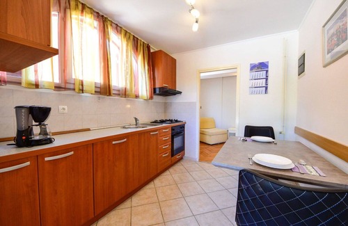 Sarsoni Apartment | Beautiful apartment for 8 guests with private pool, WIFI, TV, terrace and pets allowed