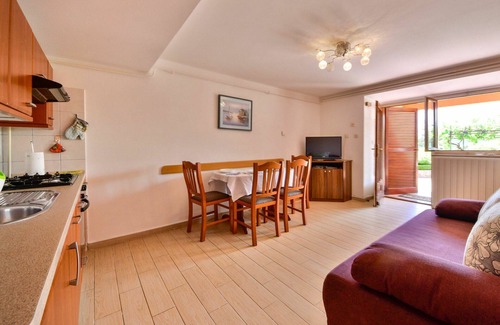 Sarsoni Apartment | Beautiful apartment for 8 guests with private pool, WIFI, TV, terrace and pets allowed