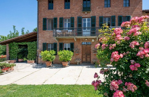 Camerano Casasco Apartment | Beautiful apartment for 5 guests with WIFI, TV, patio, pets allowed, panoramic view and parking