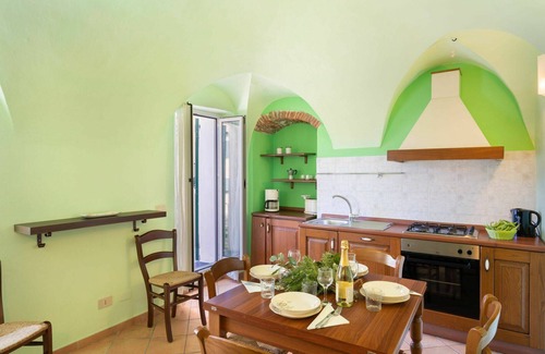 Vasia Apartment | Beautiful apartment for 7 guests with WIFI, TV, terrace, pets allowed and panoramic view