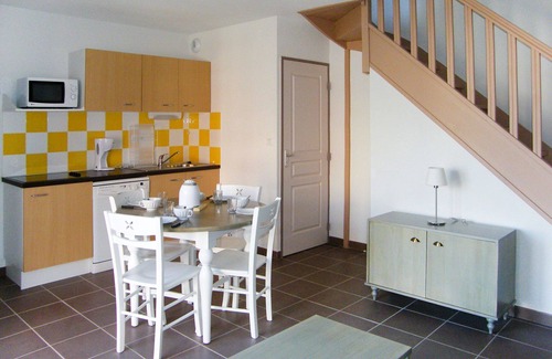 Colombiers House | Beautiful apartment in villa for 6 guests with WIFI, pool, TV, terrace, pets allowed and parking
