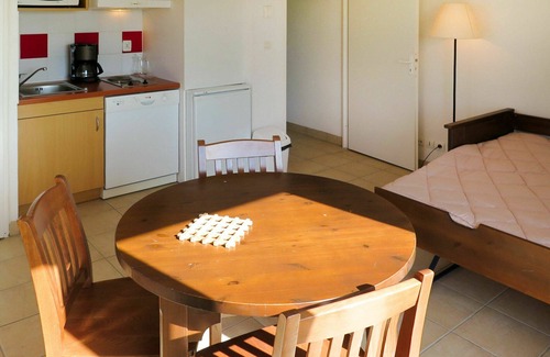 Prayssac Apartment | Beautiful apartment for 3 guests with WIFI, pool, TV, terrace, pets allowed and parking