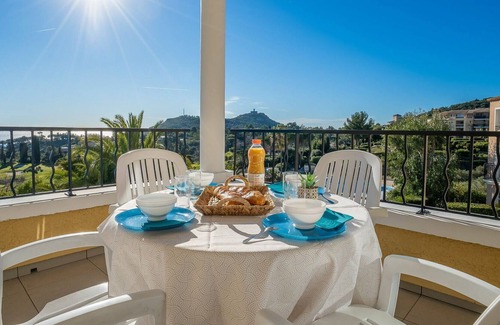 Le Dramont Apartment | Beautiful apartment for 6 people with pool, WIFI, TV, patio and pets allowed