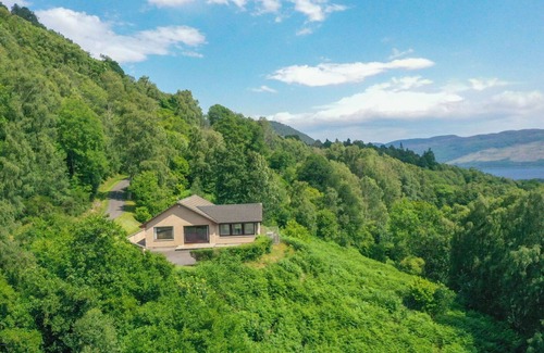 East Lewiston House | Beautiful apartment in villa for 6 guests with WIFI, TV, patio, panoramic view and parking
