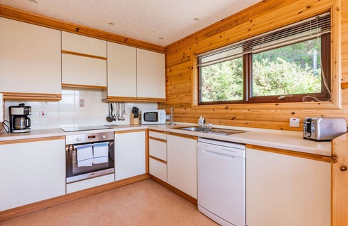 East Lewiston House | Beautiful apartment in villa for 6 guests with WIFI, TV, patio, panoramic view and parking